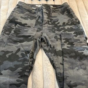 Mossimo Supply Co. Gray Camouflage Jeggings